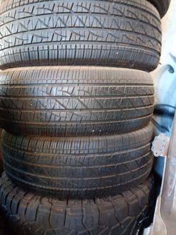 SET OF USED TIRES 275 65 18