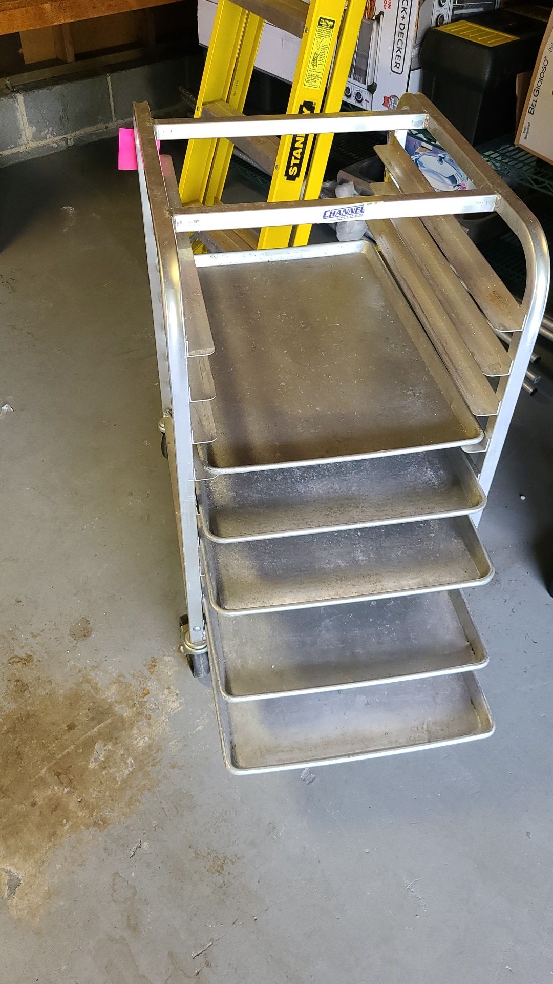 9 Pan End Load Half Height Bun / Sheet Pan Rack