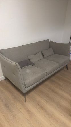 3 seat deep extremely comfortable couch