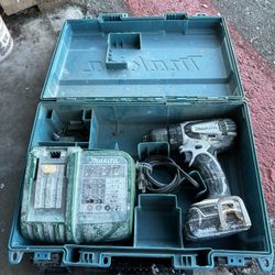 Makita Drill 2 Batteries Charger & Case