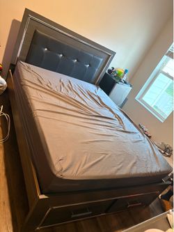 Queen bedding,heading, & framing