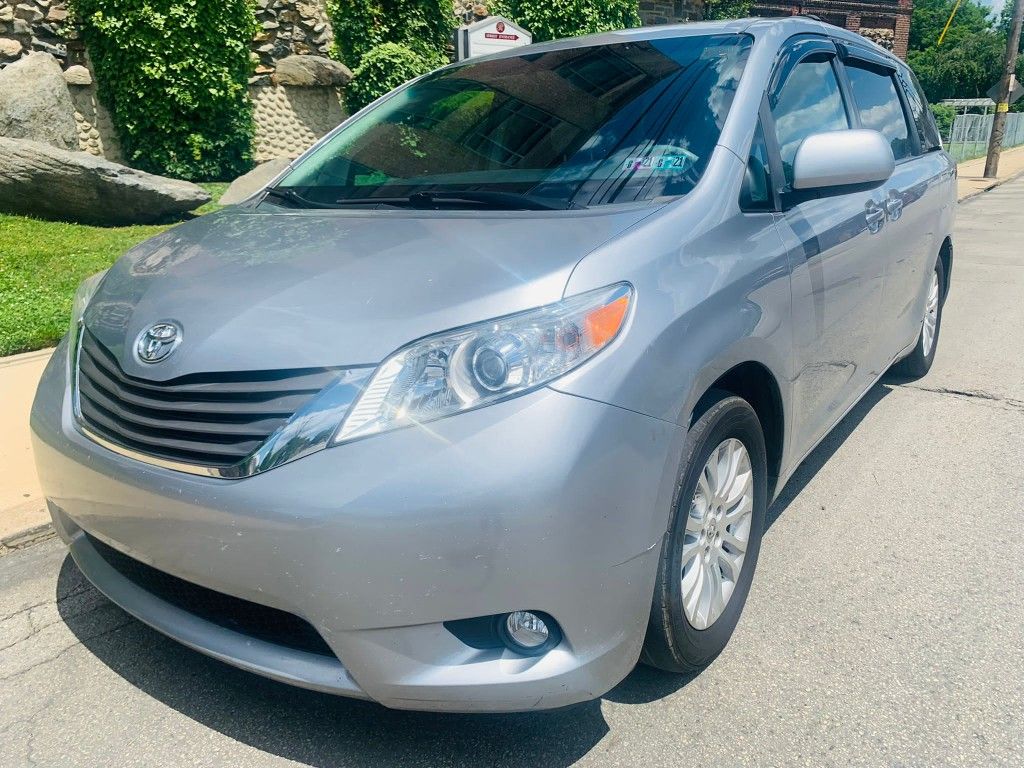 2012 Toyota Sienna