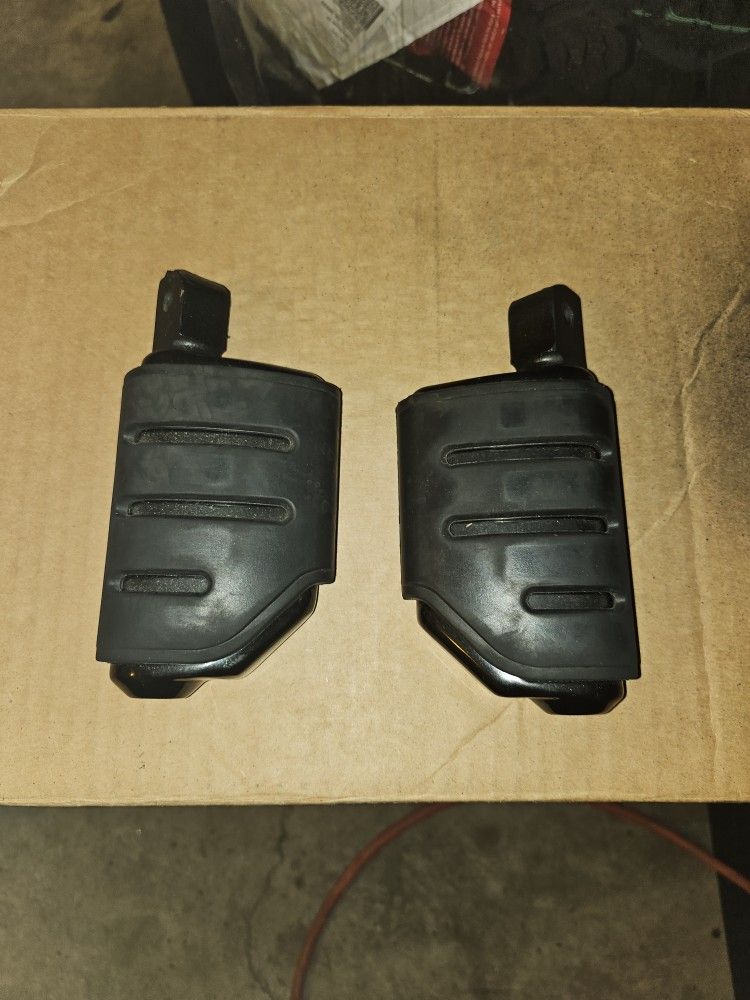 Kuryakyn 7562 ISO Black Trident Peg