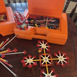 2 K’Nex  Full Cases, 1000+ Pieces $15