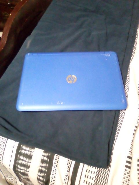 Laptop HP &Bo Pavilion Intel Core i3 Inside