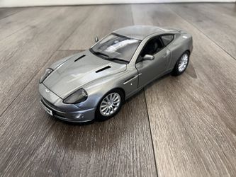 Diecast 1/18 Scale JamesBond 007 Aston Martin V12 Vanquish Car Die Another Day