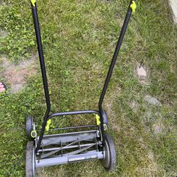 Earthwise 16” Reel Lawn Mower for Sale in Portland, OR - OfferUp
