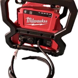 Milwaukee M18 Carry-On 3600W/1800W Portable Power Supply (Tool only)