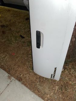 Toyota Tacoma tailgate