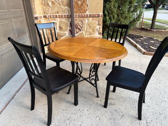 Dining table wit 4 chairs