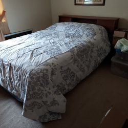 COMPLETE BEDROOM  SET SOLID  WOOD $575.00 GOOD  CONDITION. $575.00