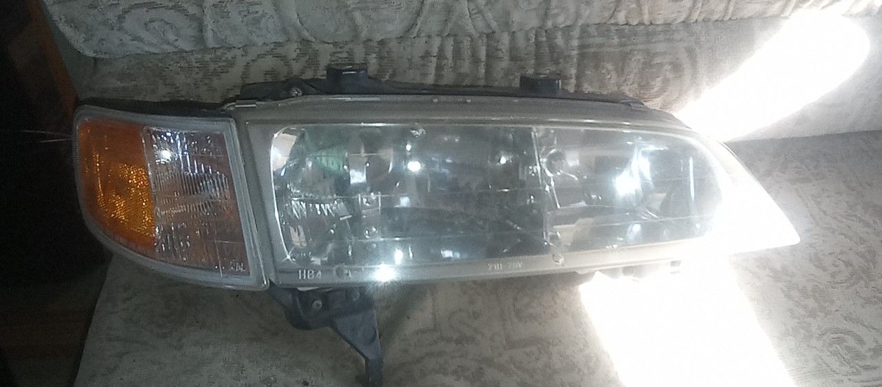 Honda Accord Headlight Assembly W/ HID bulb