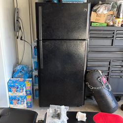 Black Kenmore Apartment Size Refrigerator 