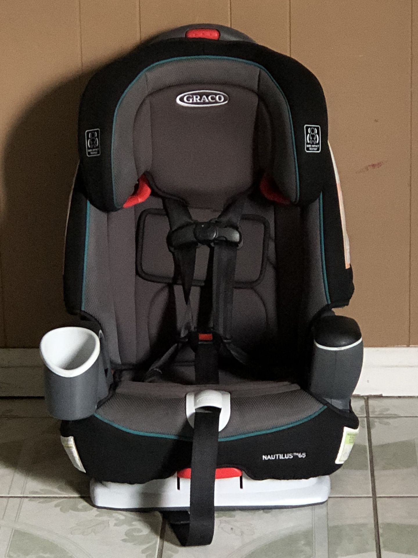 LIKE NEW GRACO NAUTILUS CONVERTIBLE CAR SEAT 3 IN 1