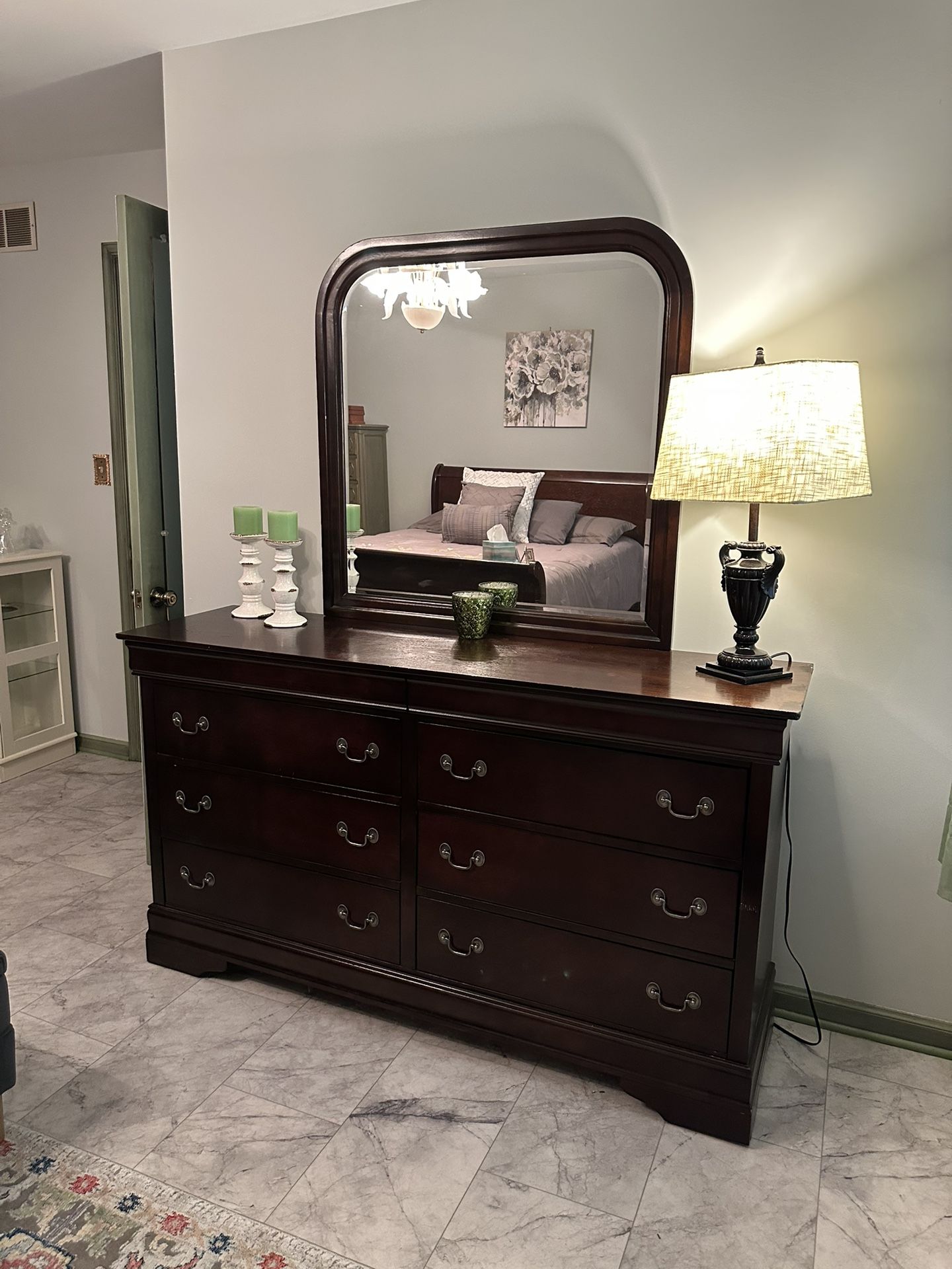 Bedroom Dresser w/ Mirror (6 Drawer)