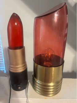2 viral lipstick lamps