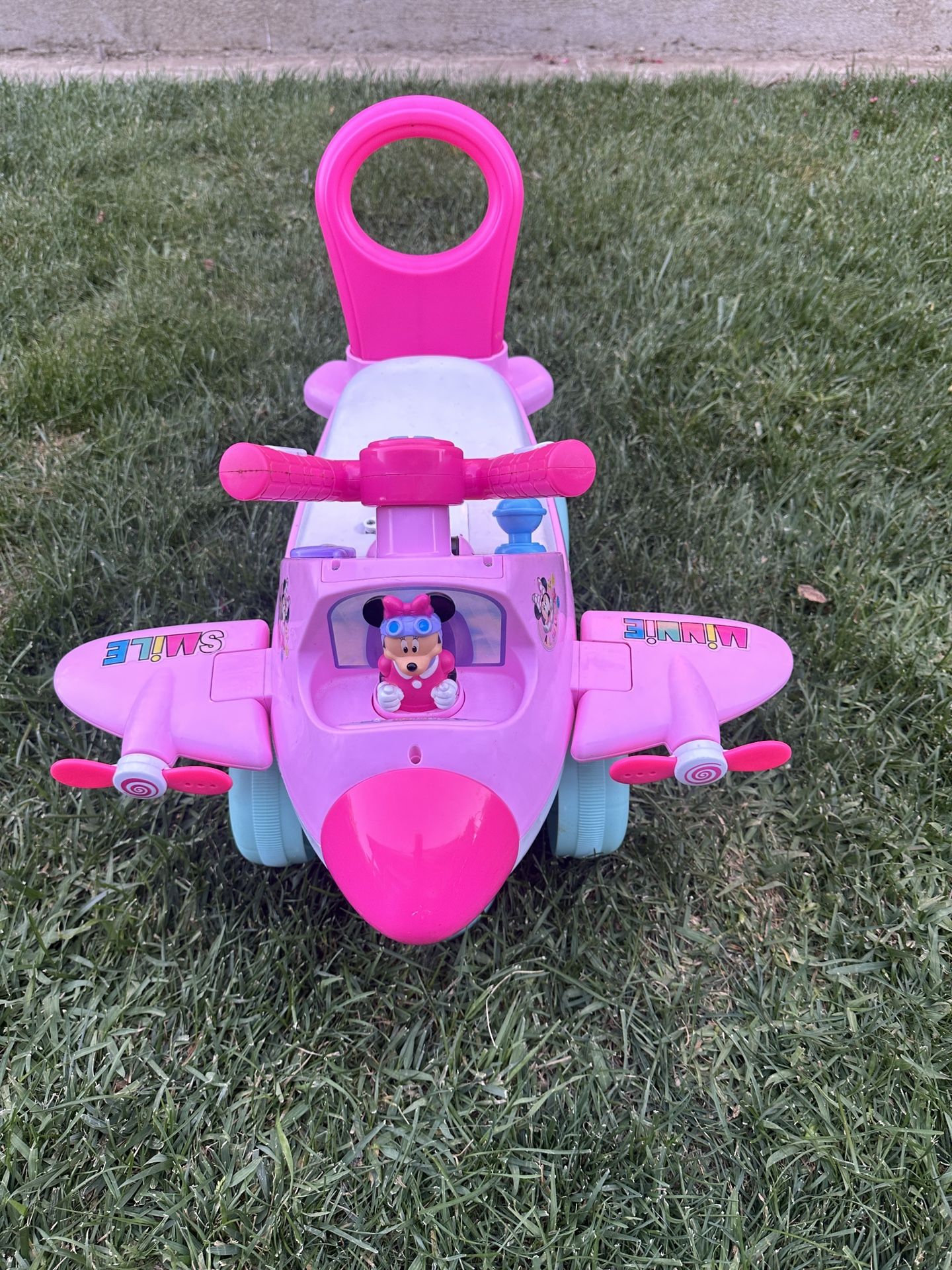 Minnie’s Activity Airplane