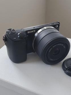Sony NEX 5R Mirrorless WiFi Digital Camera with Sigma 30mm 2.8 EX DN Lens 
