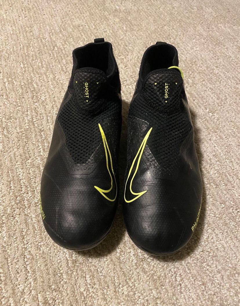 Nike Phantom ghost lace soccer cleats size 5Y