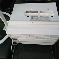 New  In The Box And Whit Control Remote Window Ac