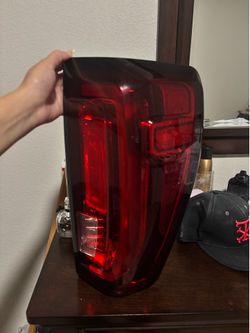 2019 GMC Sierra AT4 Passenger Side OEM Tail Light - Right Rear - Works Great