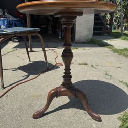 Ethan Allen Small Victorian Side Table