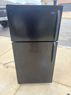 Frigidaire Black Top-Freezer Refrigerator