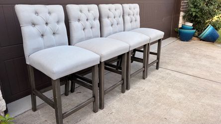 Beautiful Gray COUNTER HEIGHT dining chairs ( Set of 4 ) Good condition, sturdy!