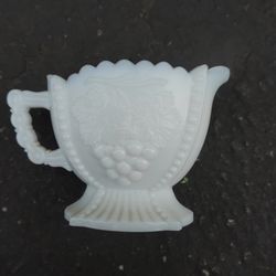 Vintage Milk Glass Gravy Boat Sauce Pitcher Trinket Decor Catchall Keys Victoria