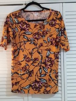 Lularoe t-shirts and dress Sz small and medium