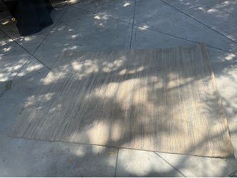 FREE Threshold rug 5’ x 7 ‘