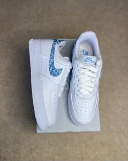 Nike Air Force 1 High LV8 AV7958-100 White Blue Yellow Red Size 6.5 for  Sale in Dixon, IL - OfferUp