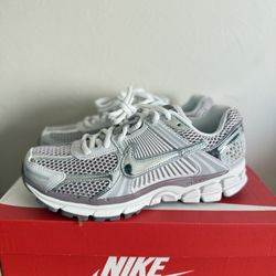 Nike Air Zoom Vomero 5 Chrome Platinum Violet Size 9.5 Women’s