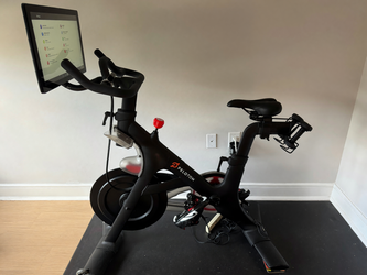 2020 Peloton Bike – Good Condition, 24″ Screen & Mat – Springfield, NJ