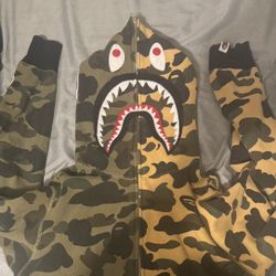 Medium Bape hoodie Green/Yellow Camo