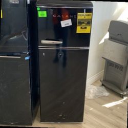 GALANZ GLR76TBKER TOP FREEZER REFRIGERATOR