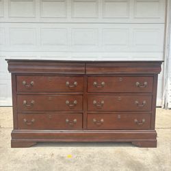 ‼️8 DRAWER DRESSER WITH MIRROR FOR SALE $125 OR BEST OFFER‼️