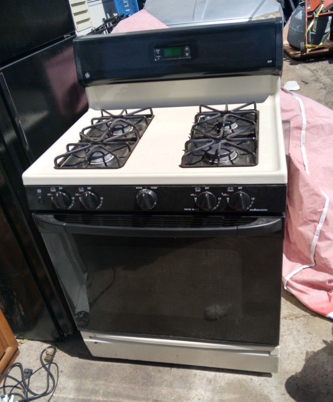 GE Xl 44 Stove Top Gas Range W/ Oven & Bottom Drawer Broiler