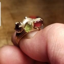 BEAUTIFUL WOMENS RARE MOVING GEM 10K GOLD RING SIZE 7 