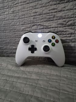 Xbox wireless white  controller fully tested and working compatible with all consoles series x/s and Xbox one - Microsoft video game controller