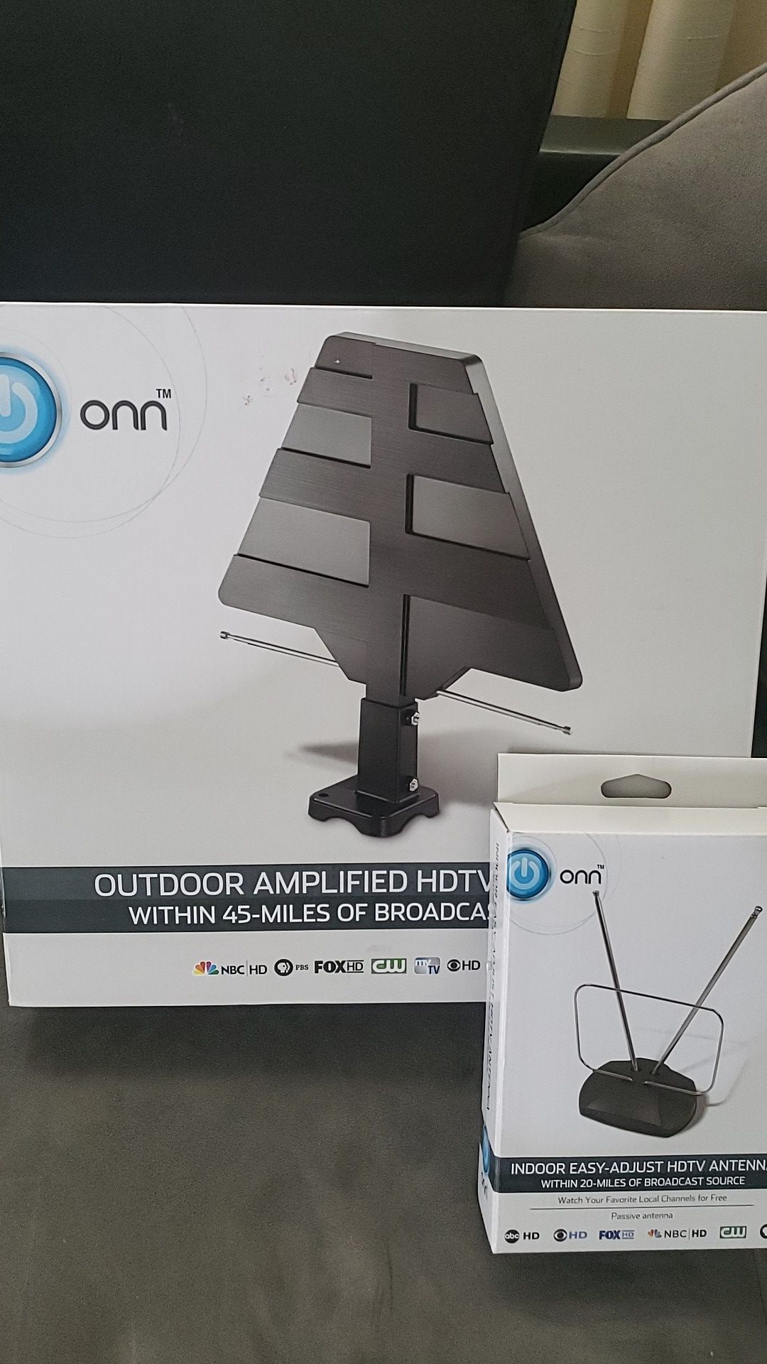 Antenna and antenna amplifier