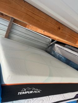 King size Tempurpedic mattress