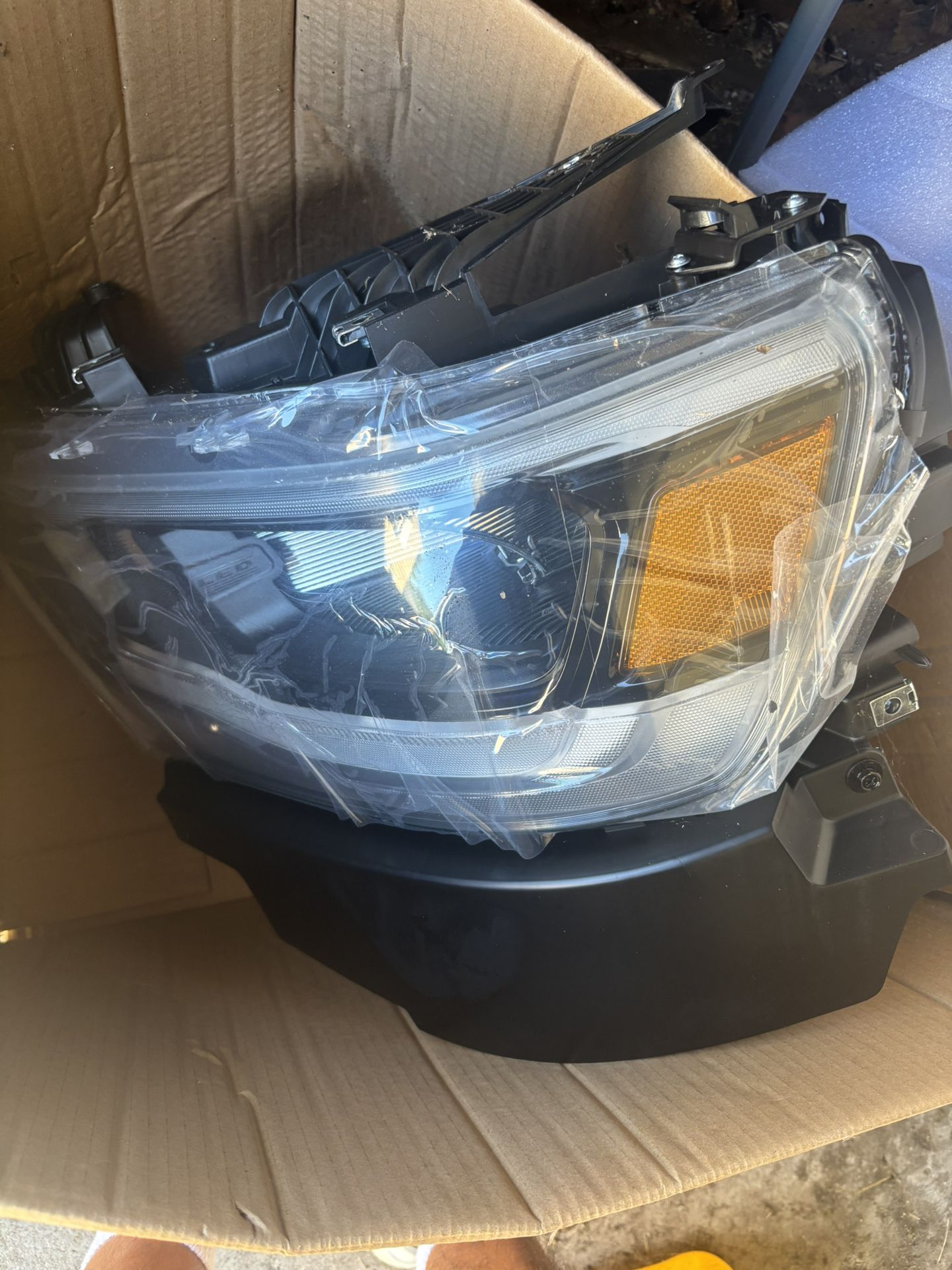 Brand New Driver Side Headlight For 2021 Dodge Ram 1500