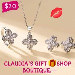 Rotarory Set Of Necklace, Ring, & Earrings/ Juego De Cadena, Anillo Y Aretes Que Jiran