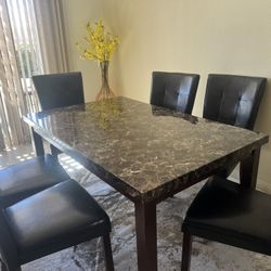 Dining table with 6 or 4 chairs