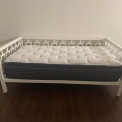 West Elm Daybed With Beautyrest Twin Mattress- Like New