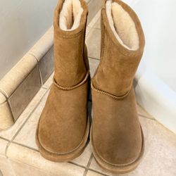 Women’s bear paw boots size 8/9