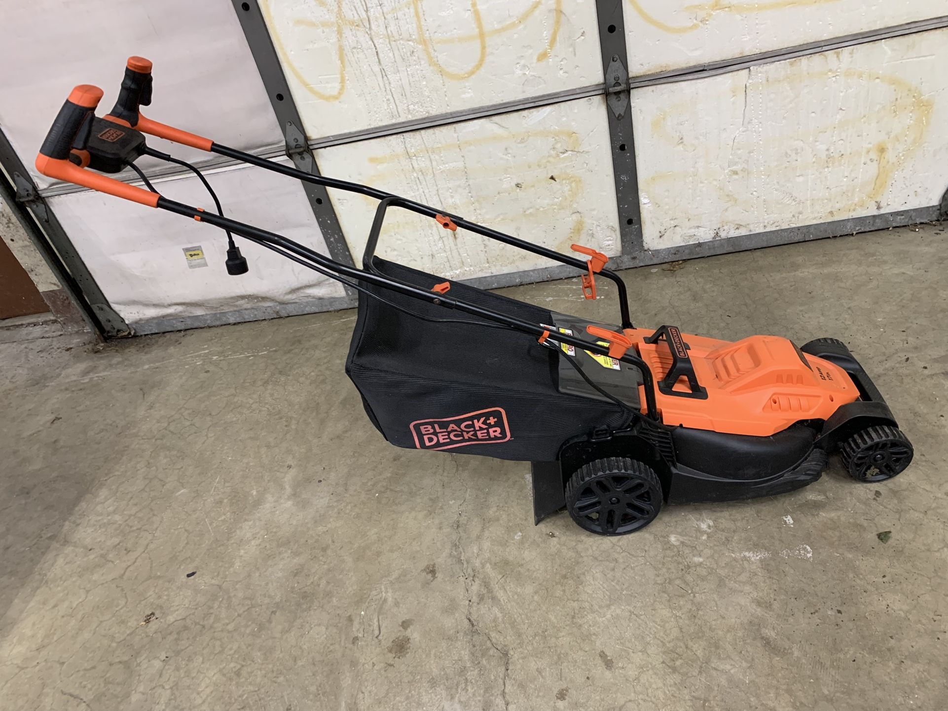 BLACK+DECKER Electric Lawn Mower, 12-Amp, 17-Inch, Corded (BEMW482ES)