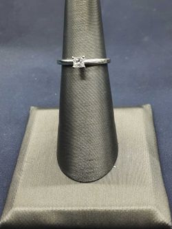 Women's Ring - Solitaire - White Gold 10k (.417) 1.7 grams Size 5