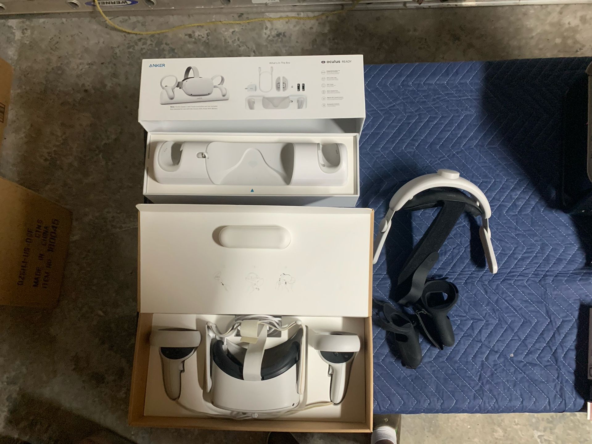 Oculus Quest 2 with Anker charging dock and Kiwi head strap